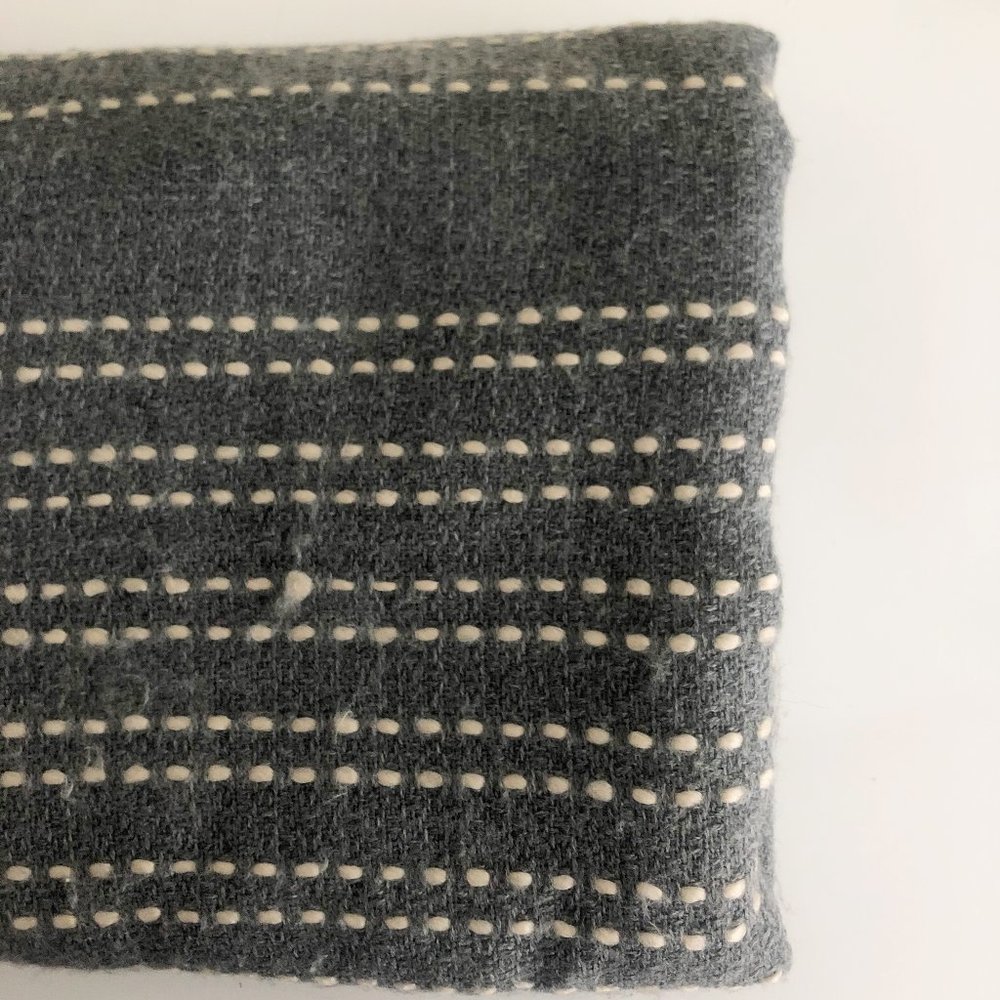 ❄️ Gray Blanket Scarf with Cream Stitching | Indigo ❄️ - Picture 2 of 4